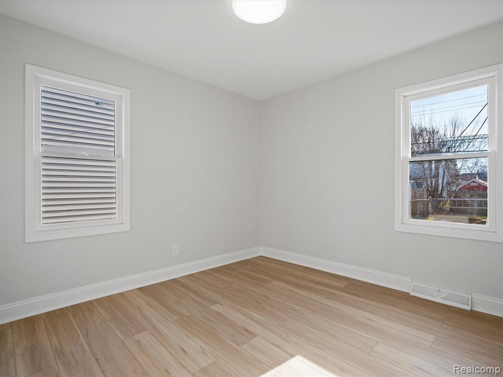 86 E BARRETT Avenue, Madison Heights, MI 48071 — Photo 12