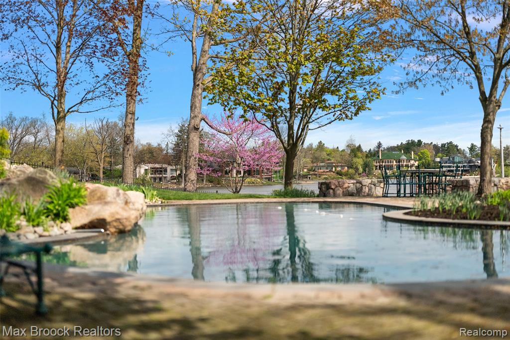 3945 Kirkland Court, Bloomfield Hills, MI 48302 — Photo 32