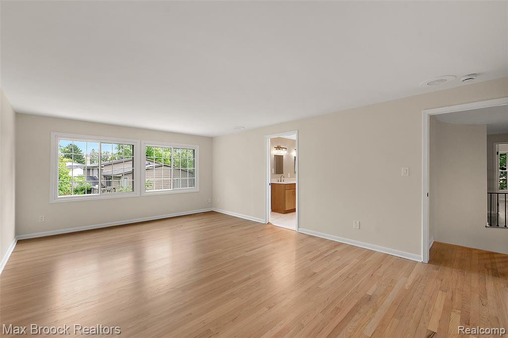 4525 Valleyview Drive, West Bloomfield, MI 48323 — Photo 14