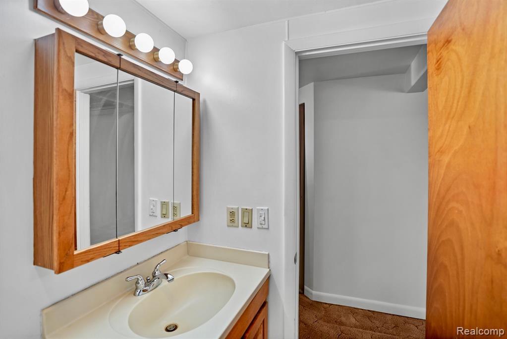 6154 Roberta Street, Burton, MI 48509 — Photo 19