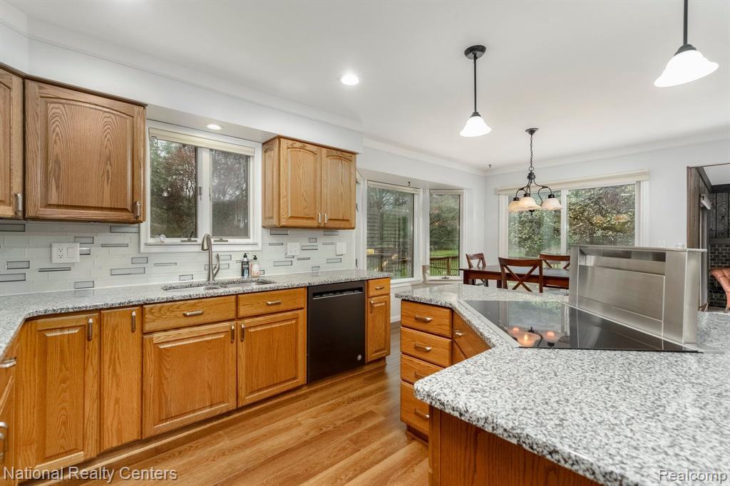 825 E WARDLOW Road, Highland, MI 48356 — Photo 13