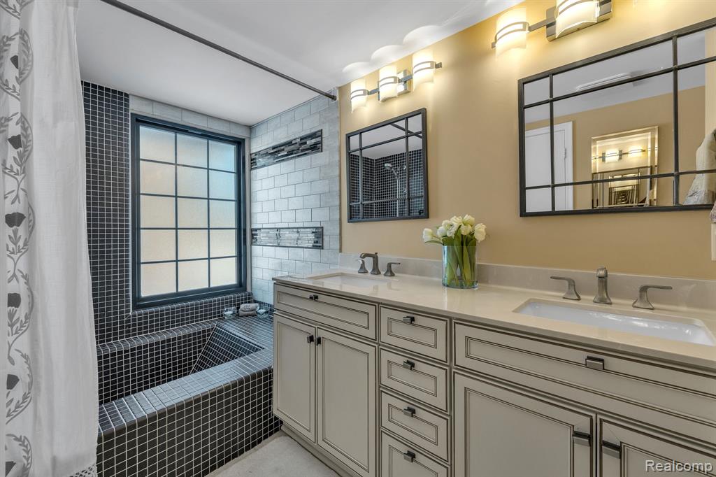 7258 Creeks Bend Court, West Bloomfield, MI — Photo 34