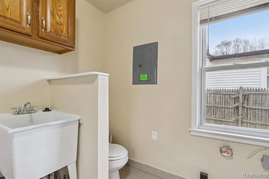 8468 LOZIER Avenue, Warren, MI 48089 — Photo 24