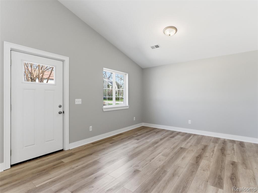 1005 Lakeview Street, Waterford, MI 48328 — Photo 10