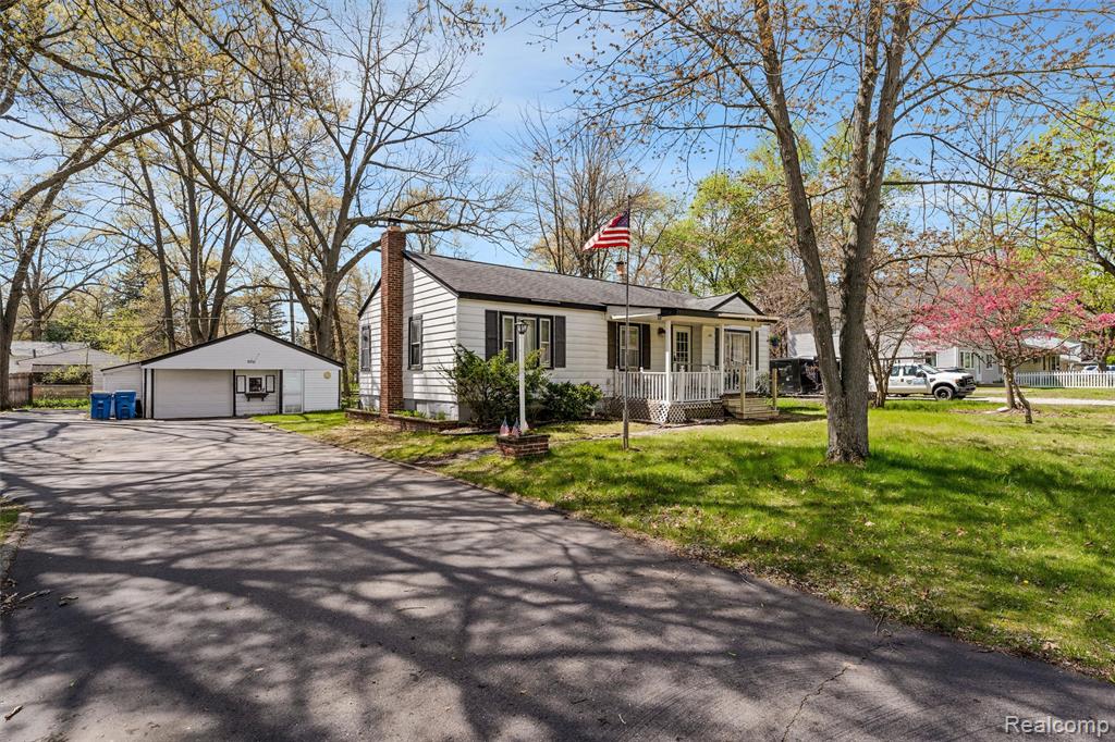 5711 Crescent Road, Waterford, MI 48327 — Photo 2