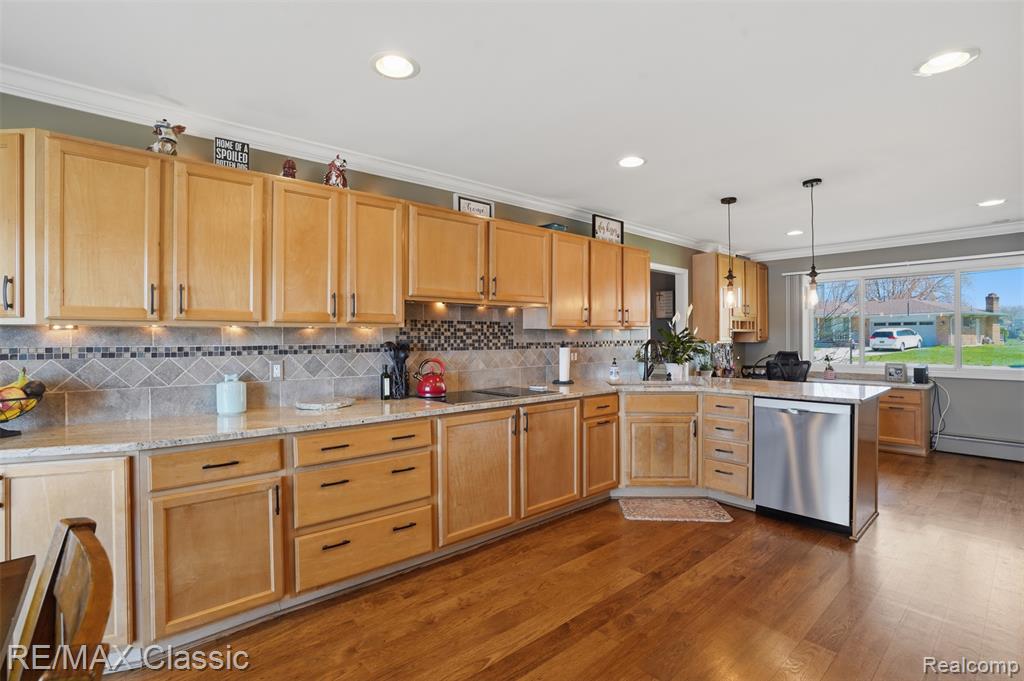 547 Deer Run, White Lake, MI — Photo 22