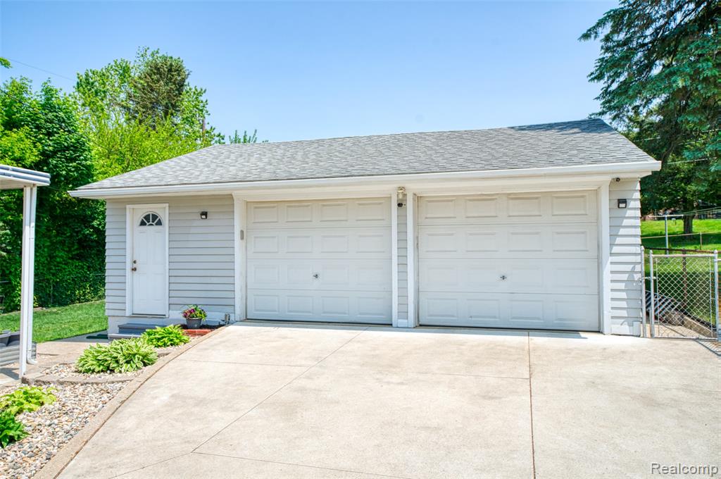 860 Friar Drive, Milford, MI 48381 — Photo 3