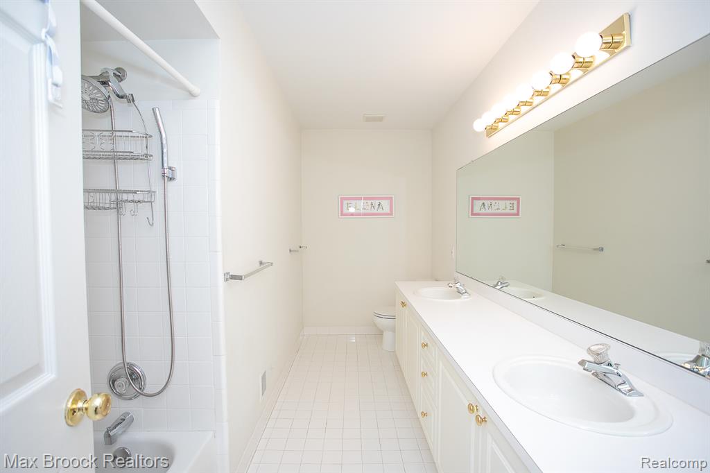 6817 Woodcrest Drive, Troy, MI 48098 — Photo 44