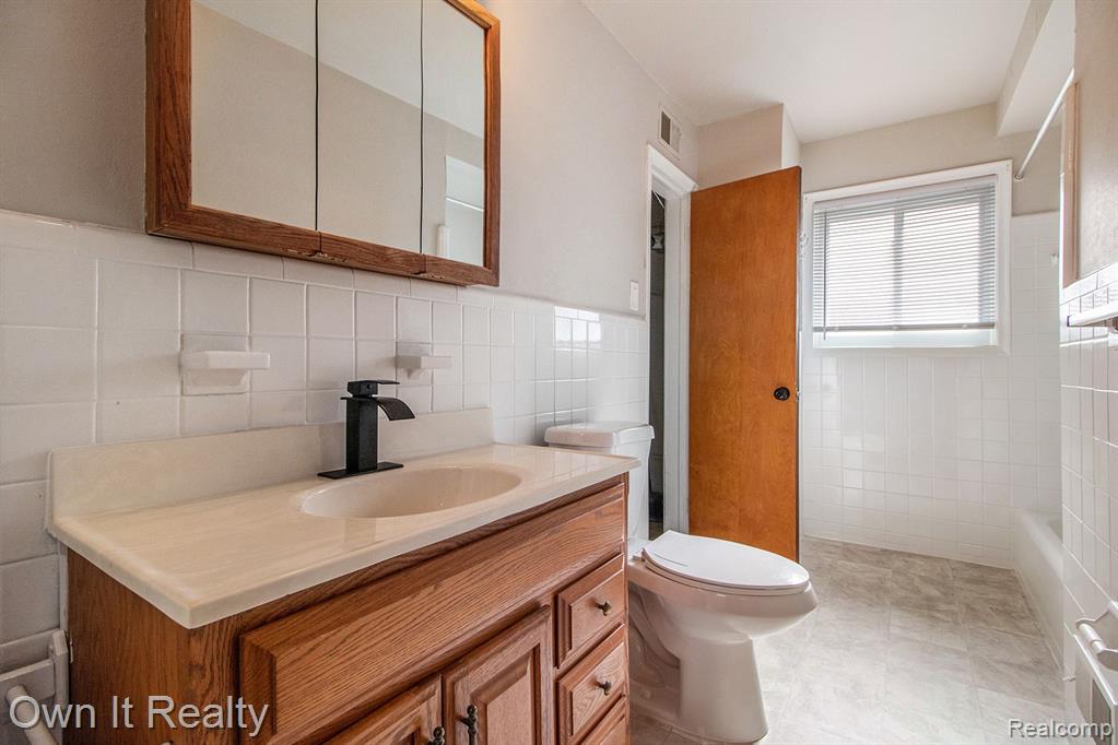 4992 MCKINLEY Street, Dearborn Heights, MI 48125 — Photo 13