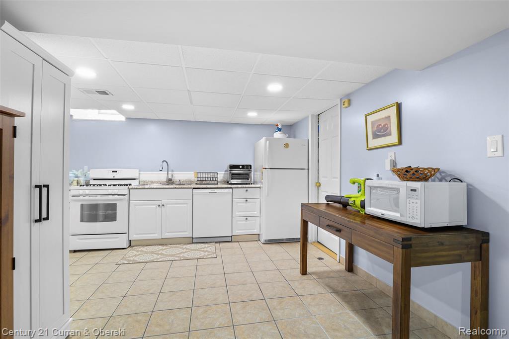 5296 Chase Road, Dearborn, MI 48126 — Photo 22