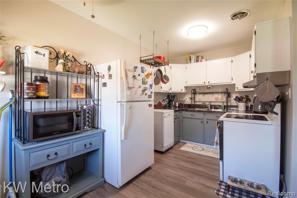 8401 18 Mile Road, 253, Sterling Heights, MI 48313 — Photo 3