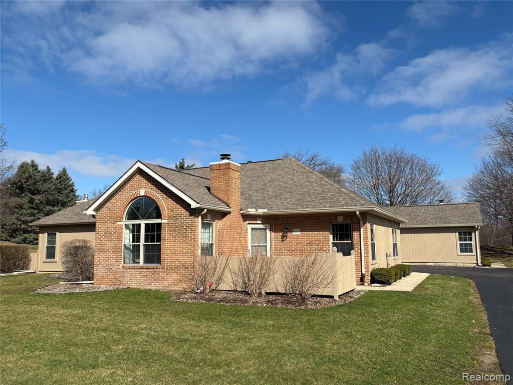 607 Perry Creek Drive, Grand Blanc, MI 48439 — Photo 2