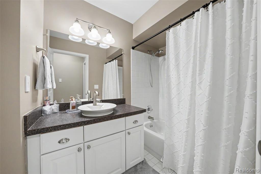 56075 Chesapeake Circle, 242, Utica, MI 48316 — Photo 24