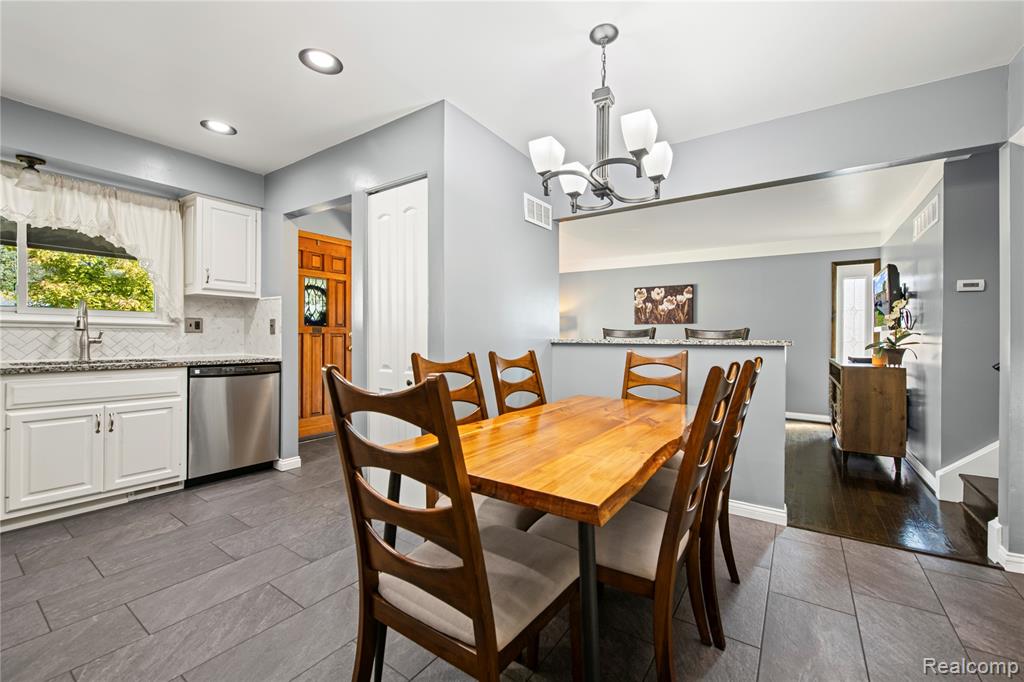 21230 Mayfair Street, Woodhaven, MI 48183 — Photo 13