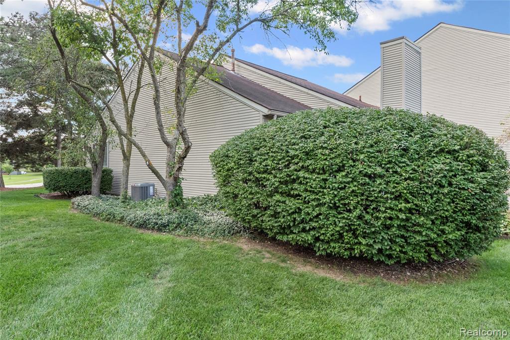 586 Ashley Circle, Rochester Hills, MI 48307 — Photo 28