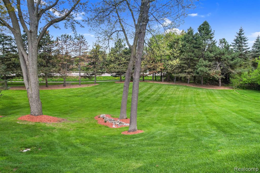 8261 STAGHORN Trail, Clarkston, MI 48348 — Photo 10