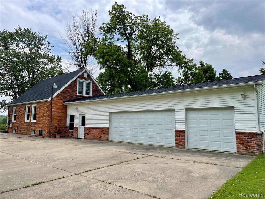 442 Corneil Road, Imlay City, MI 48444 — Photo 2