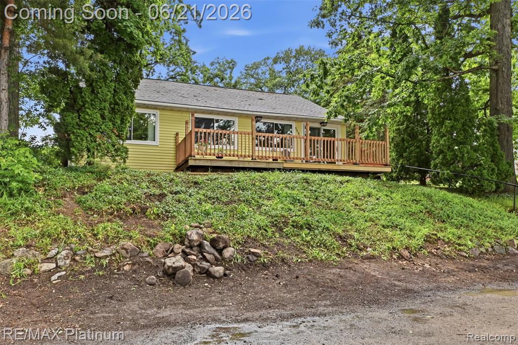 5504 Wildwood Drive, Howell, MI 48843 — Photo 2