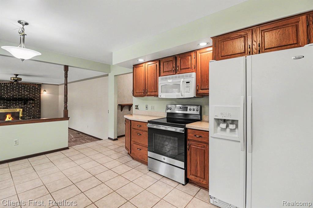 42542 Knollwood Court, Northville, MI 48168 — Photo 13