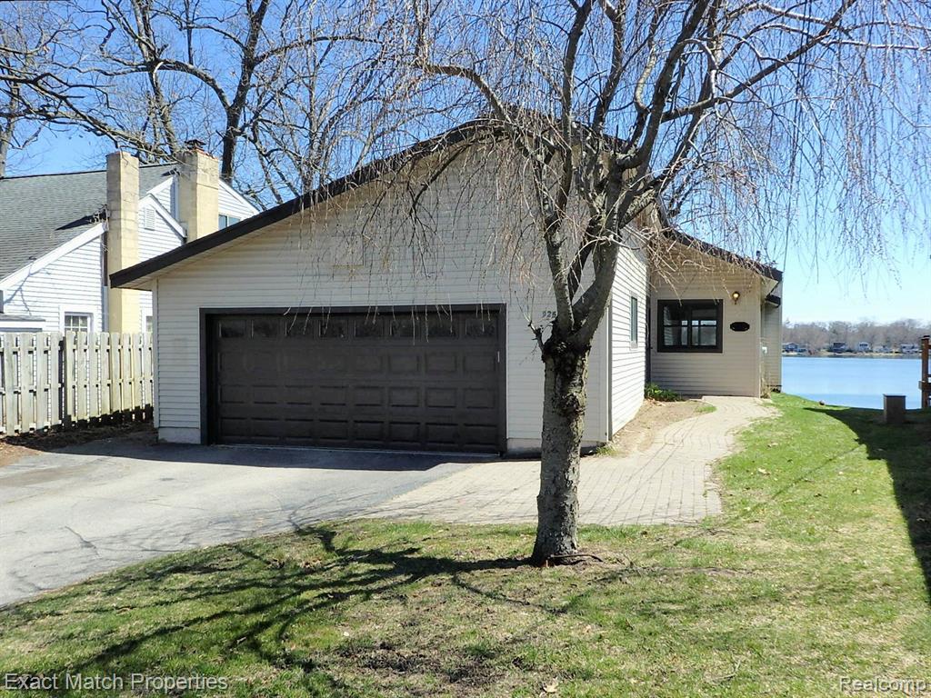 925 MALLOCK Road, White Lake, MI — Photo 3