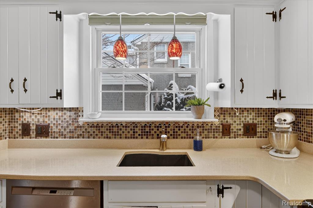 3 Adams Lane, Dearborn, MI 48120 — Photo 14