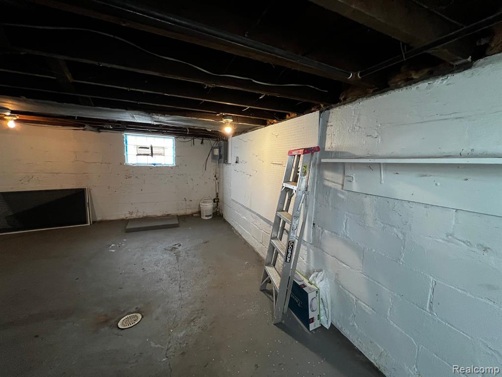 63 HAMILTON Street, Pontiac, MI 48342 — Photo 12