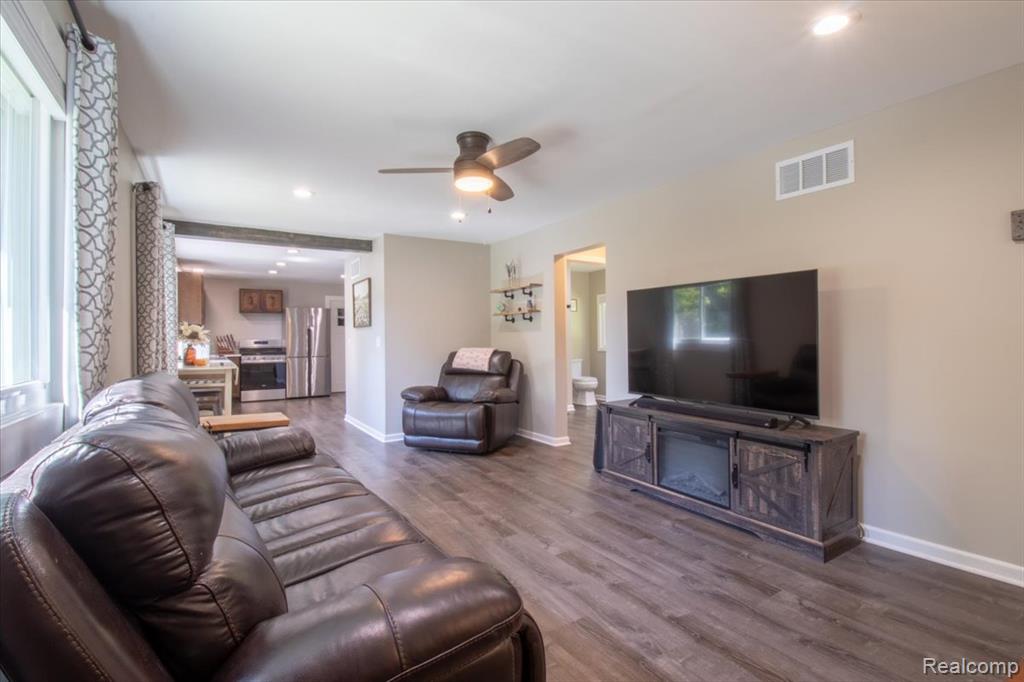 6087 N Irish Road, Davison, MI 48423 — Photo 9