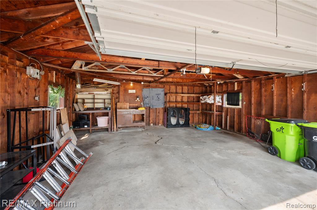 709 Elmwood Drive, Fenton, MI 48430 — Photo 31