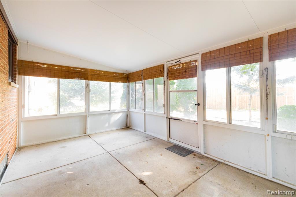 5035 Hillcrest Court, Trenton, MI 48183 — Photo 19