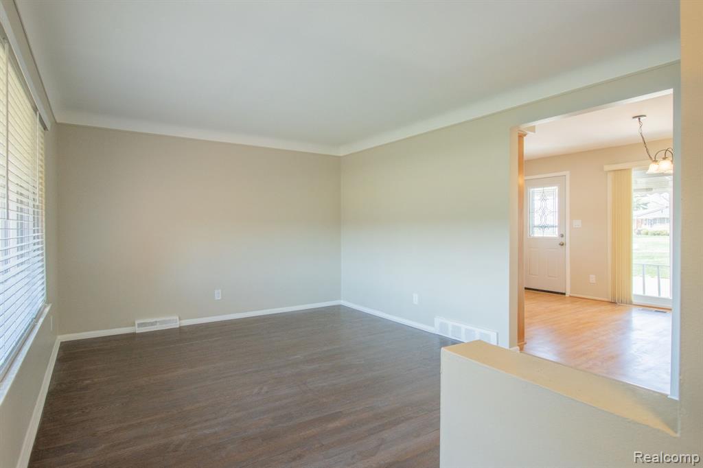 30705 Longfellow Avenue, Madison Heights, MI 48071 — Photo 2