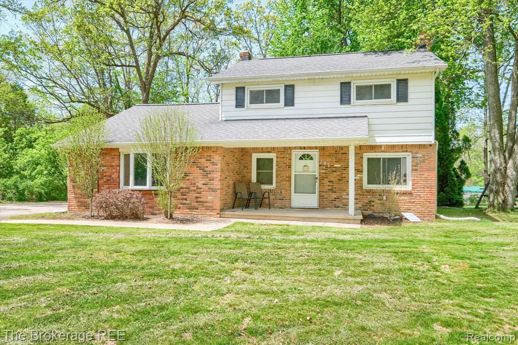 293 Hickory Place Drive, Columbiaville, MI 48421