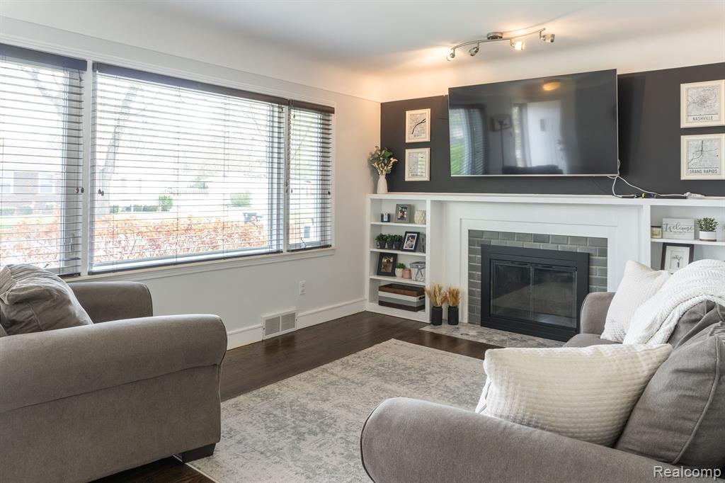 9611 ROSELAND Street, Livonia, MI 48150 — Photo 3