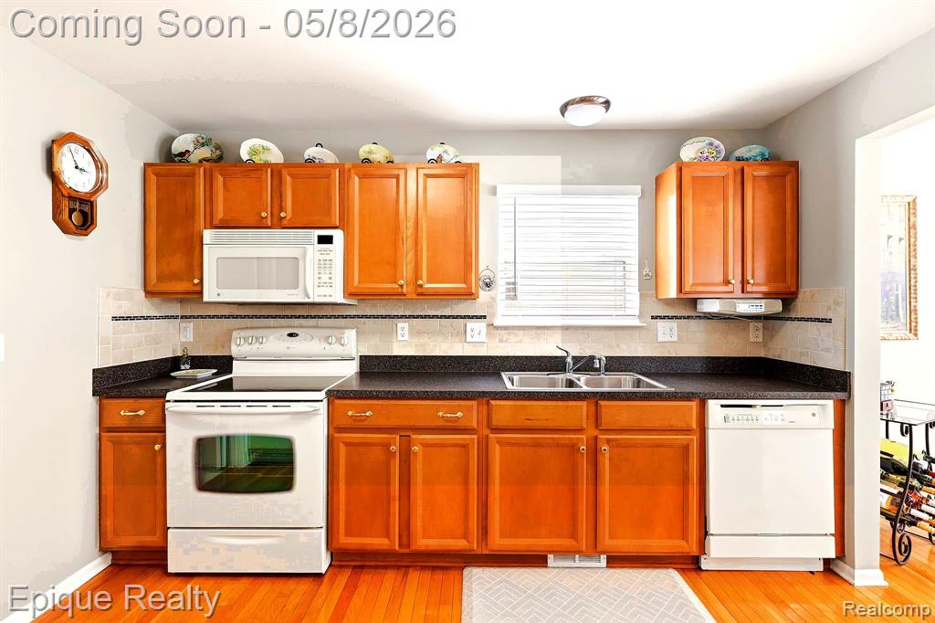 753 Woodhaven Drive, Commerce Twp, MI 48390 — Photo 7