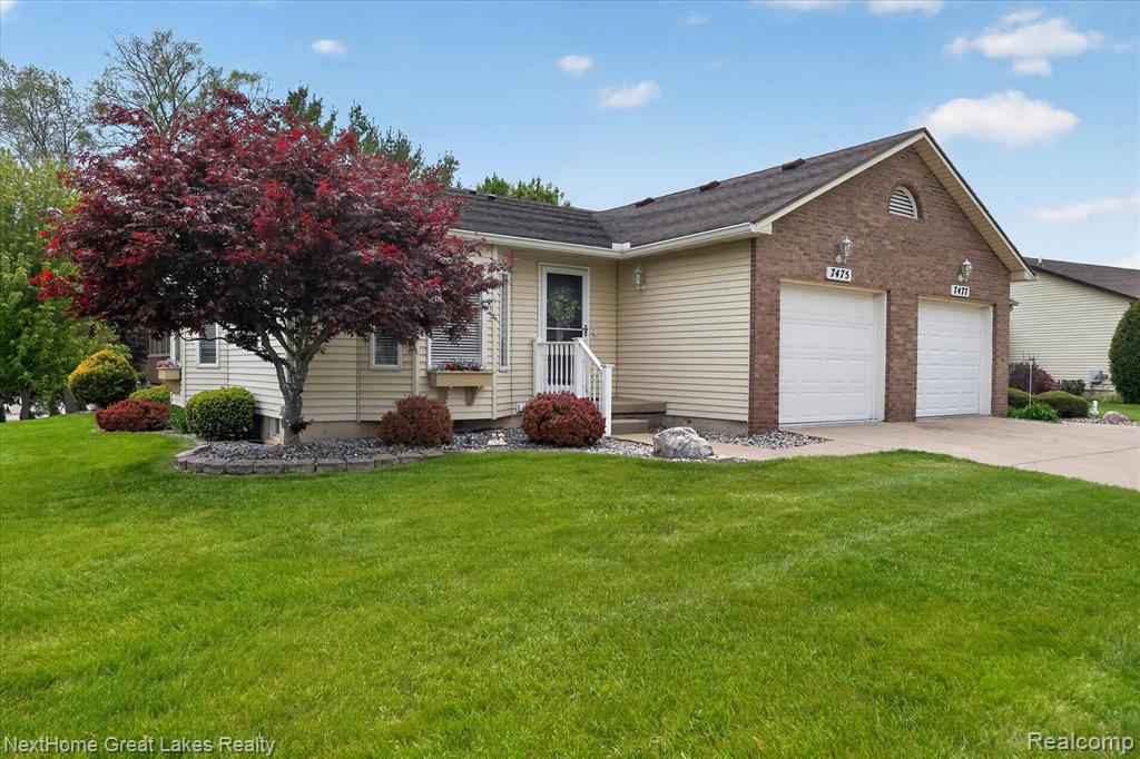 7475 Country Meadow Drive, Swartz Creek, MI 48473 — front exterior