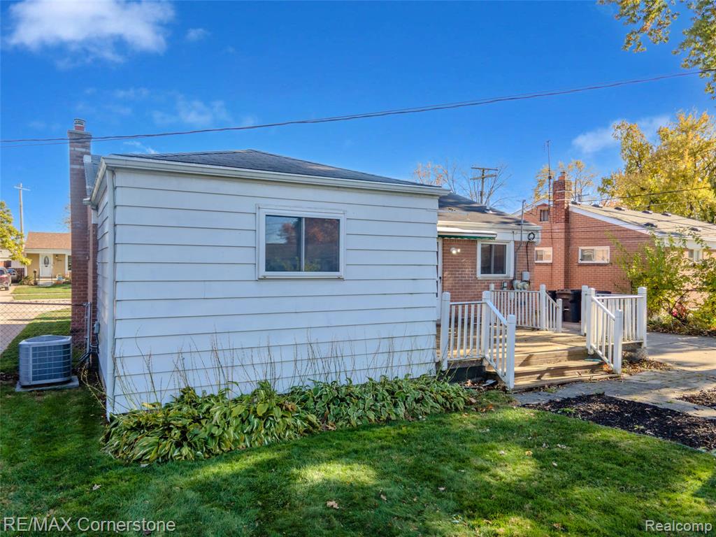 8219 Roselawn Street, Westland, MI — Photo 33