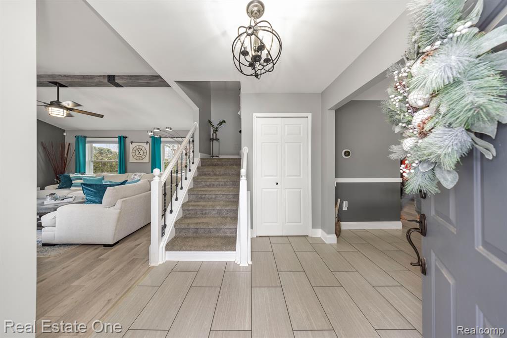 4083 W MAPLE Road, Wixom, MI 48393 — Photo 3