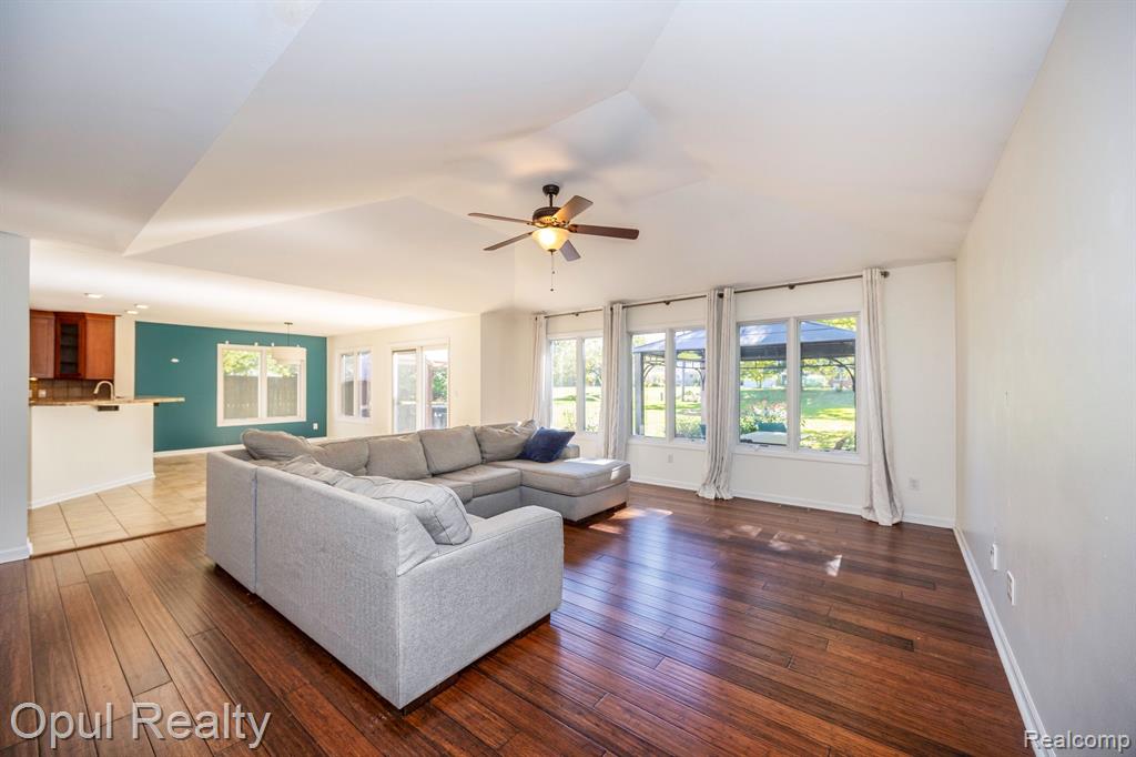8469 CONCORD Road, Grosse Ile, MI 48138 — Photo 9