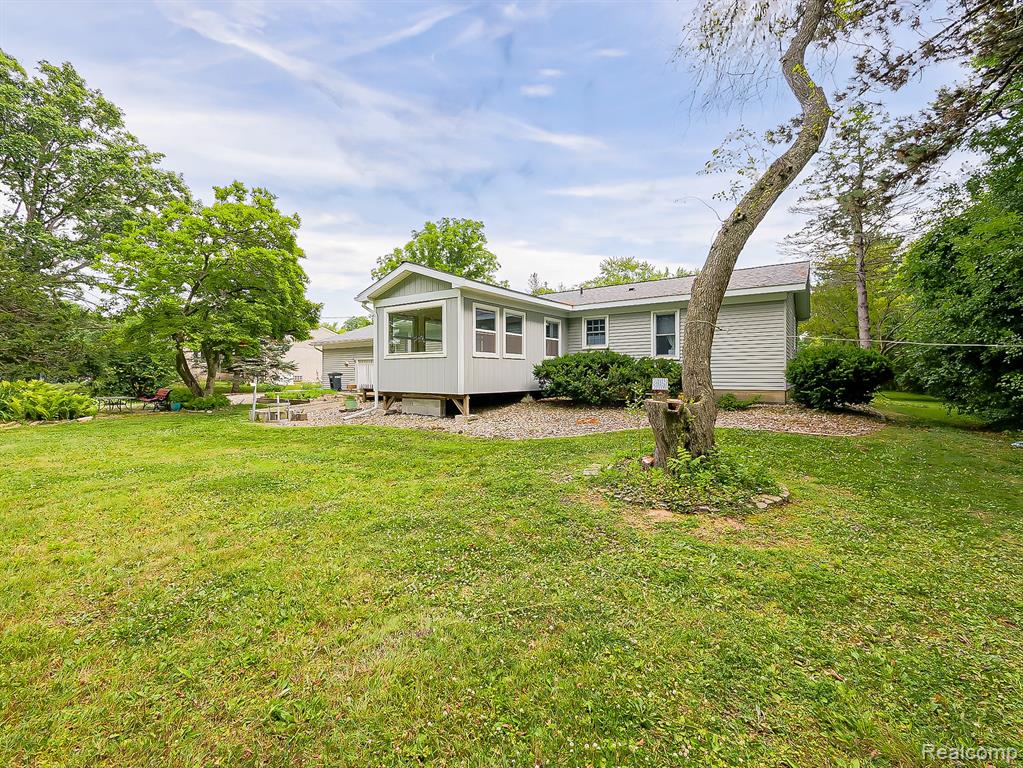 52010 11 Mile Road, South Lyon, MI 48178 — Photo 37