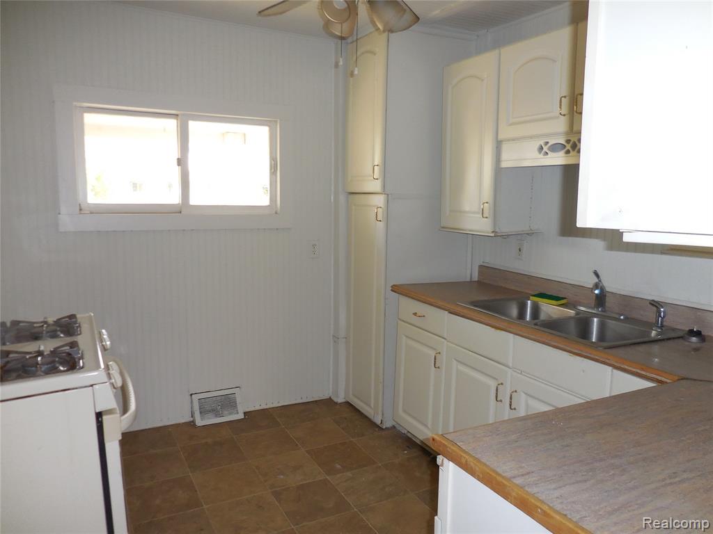 515 Skinner, Highland, MI — Photo 4