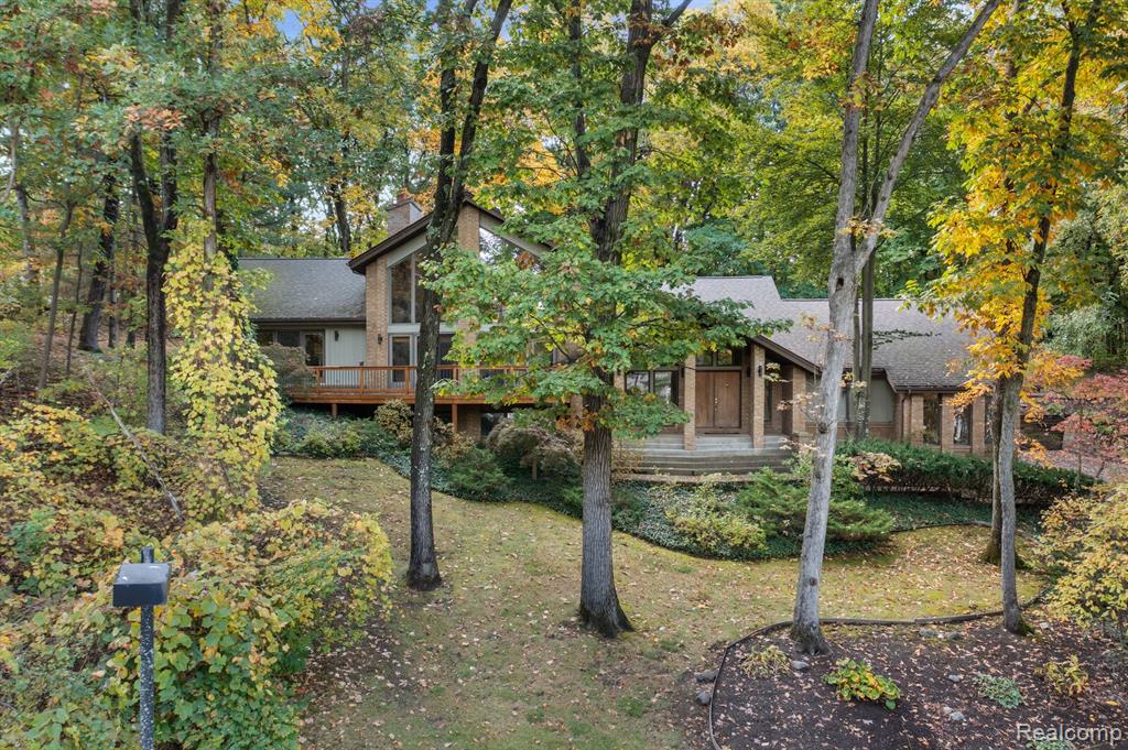 6653 COLLEGE Park, Clarkston, MI — front exterior
