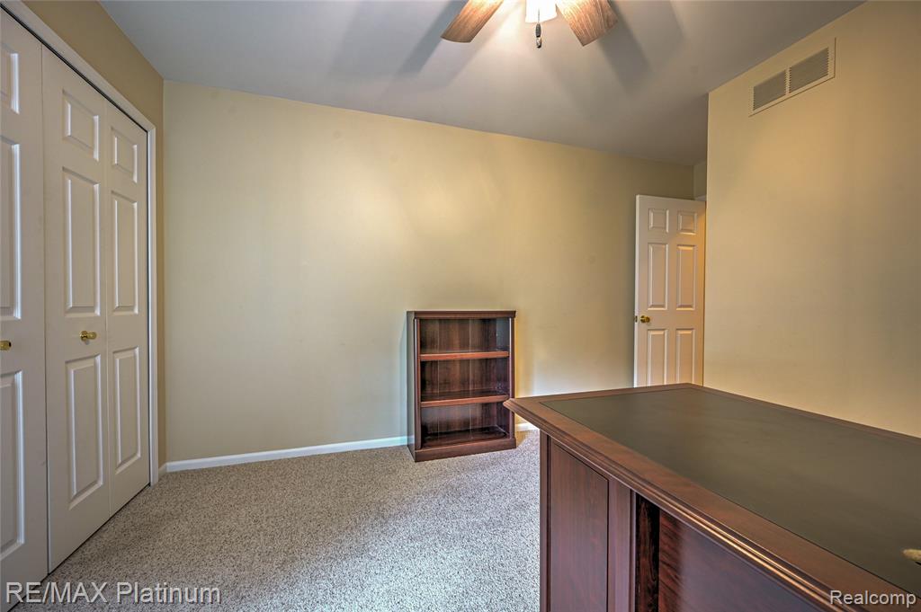 807 Whisperwood Drive, 70, Fenton, MI 48430 — Photo 27