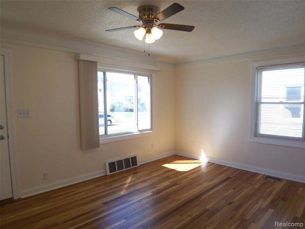 8269 Sterling, Center Line, MI 48015 — Photo 7