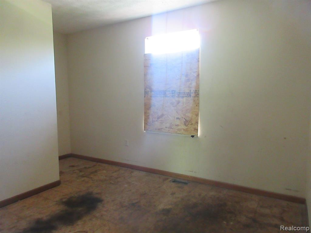 4010 HARDING Street, Detroit, MI 48214 — Photo 9