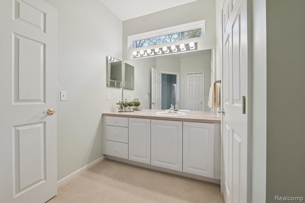 4035 Hillsdale Drive, Auburn Hills, MI 48326 — Photo 34