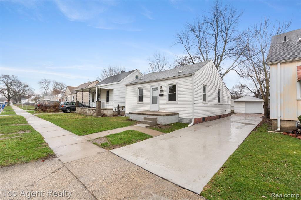 8684 LOZIER Avenue, Warren, MI 48089 — Photo 3