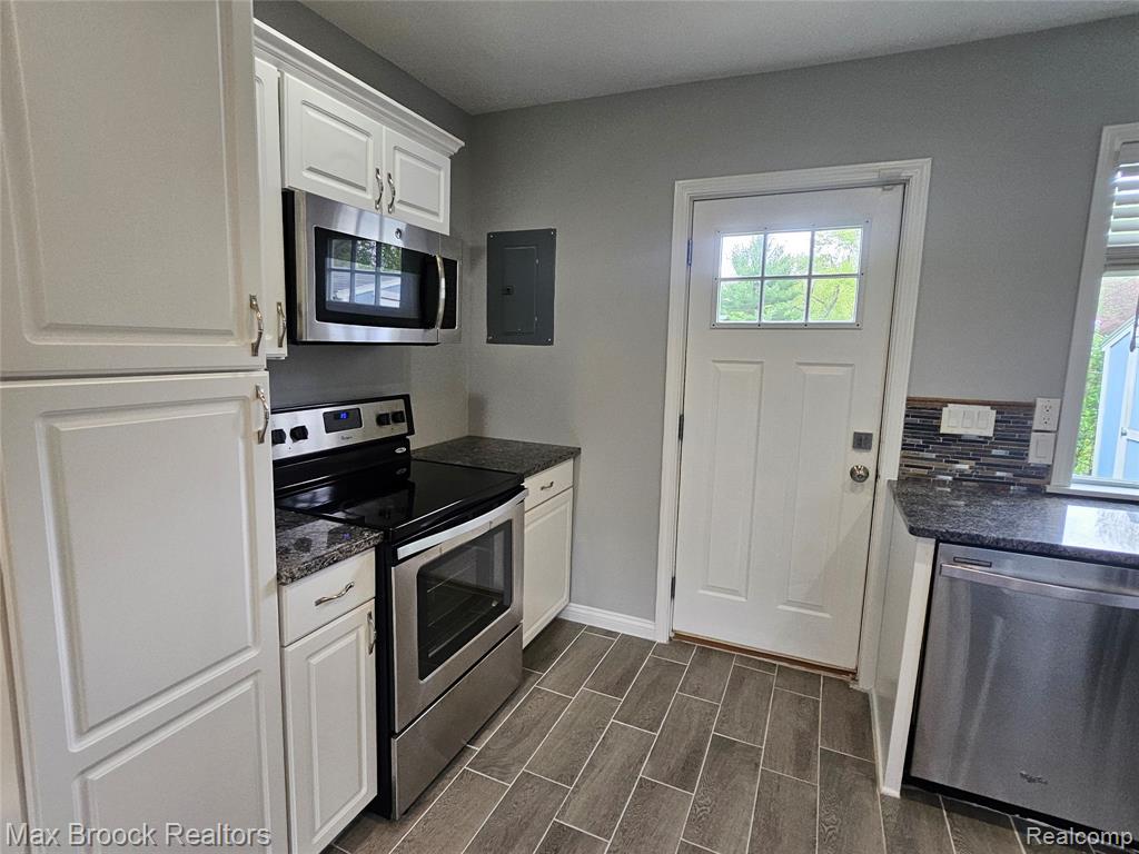 3221 Union Lake Road, Commerce Twp, MI 48382 — Photo 9