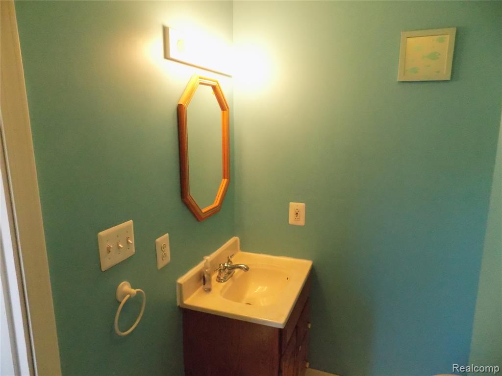 520 Whipple Street, South Lyon, MI 48178 — Photo 8