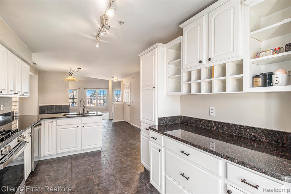 4215 Schaefer Road, Dearborn, MI 48126 — Photo 13