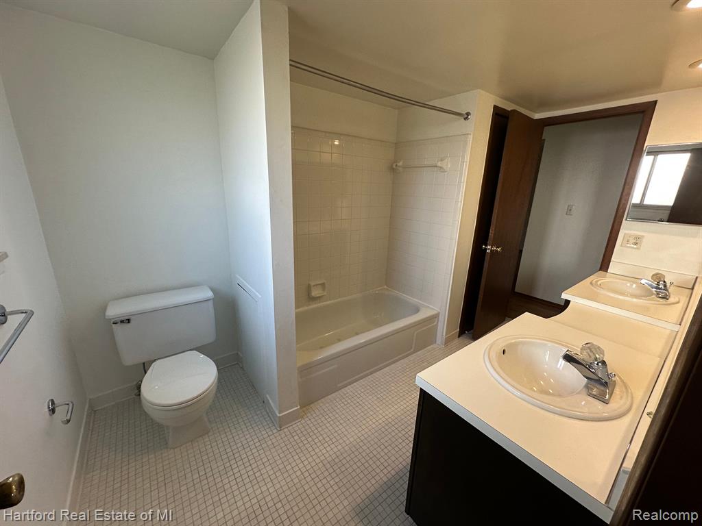 4429 ROSE MARY Drive, Sterling Heights, MI 48310 — Photo 44