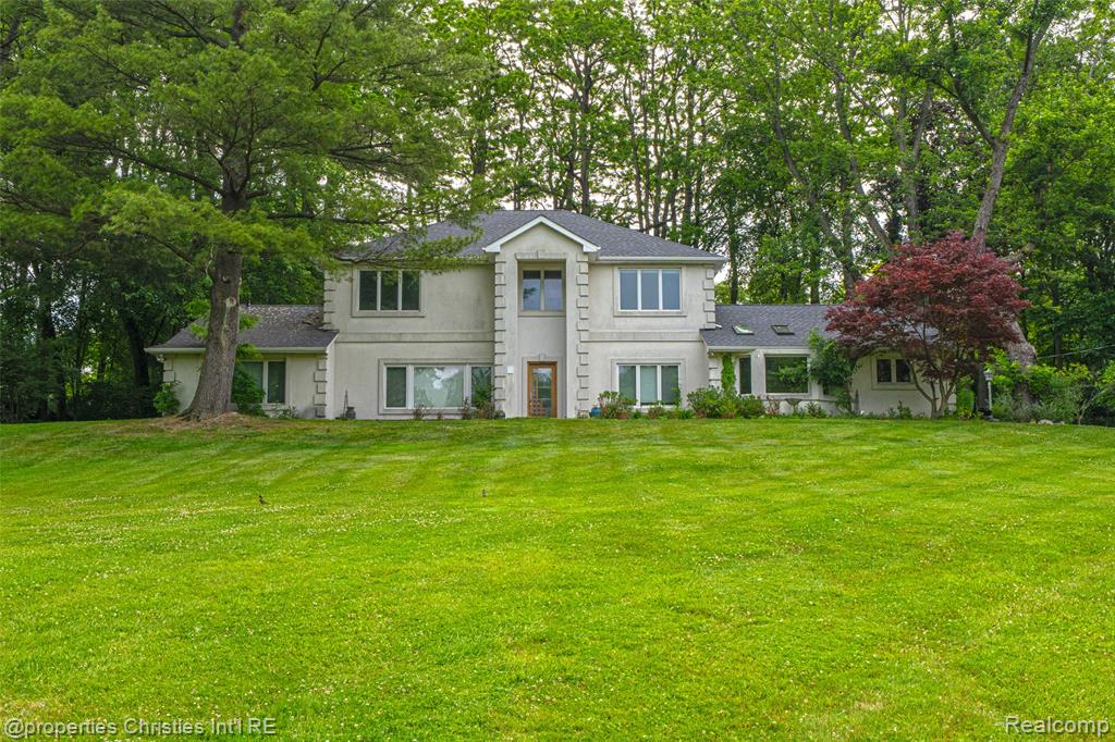 6663 Bloomfield Lane, West Bloomfield, MI — front exterior
